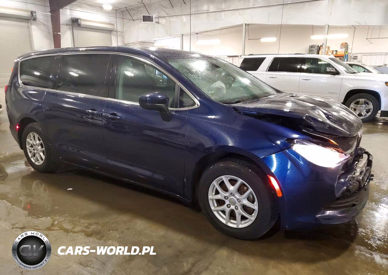 2017 Chrysler Pacifica Touring VIN:2C4RC1DG8HR588369 - 4