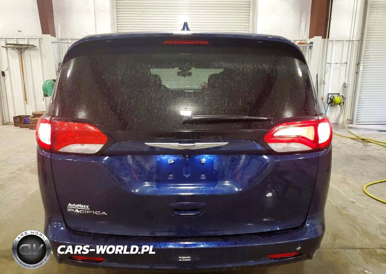 2017 Chrysler Pacifica Touring VIN:2C4RC1DG8HR588369 - 6