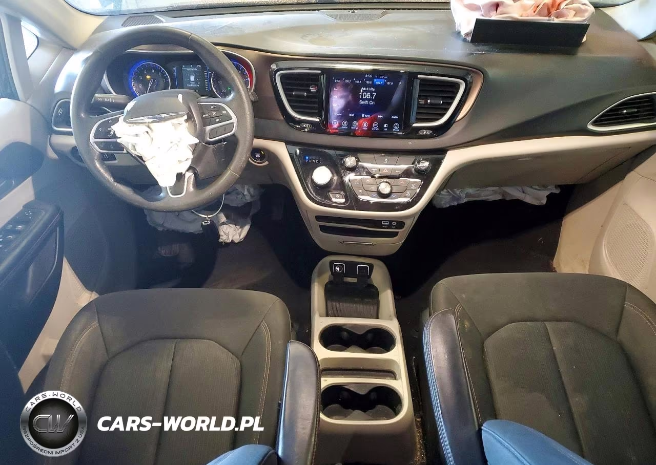 2017 Chrysler Pacifica Touring VIN:2C4RC1DG8HR588369 - 8