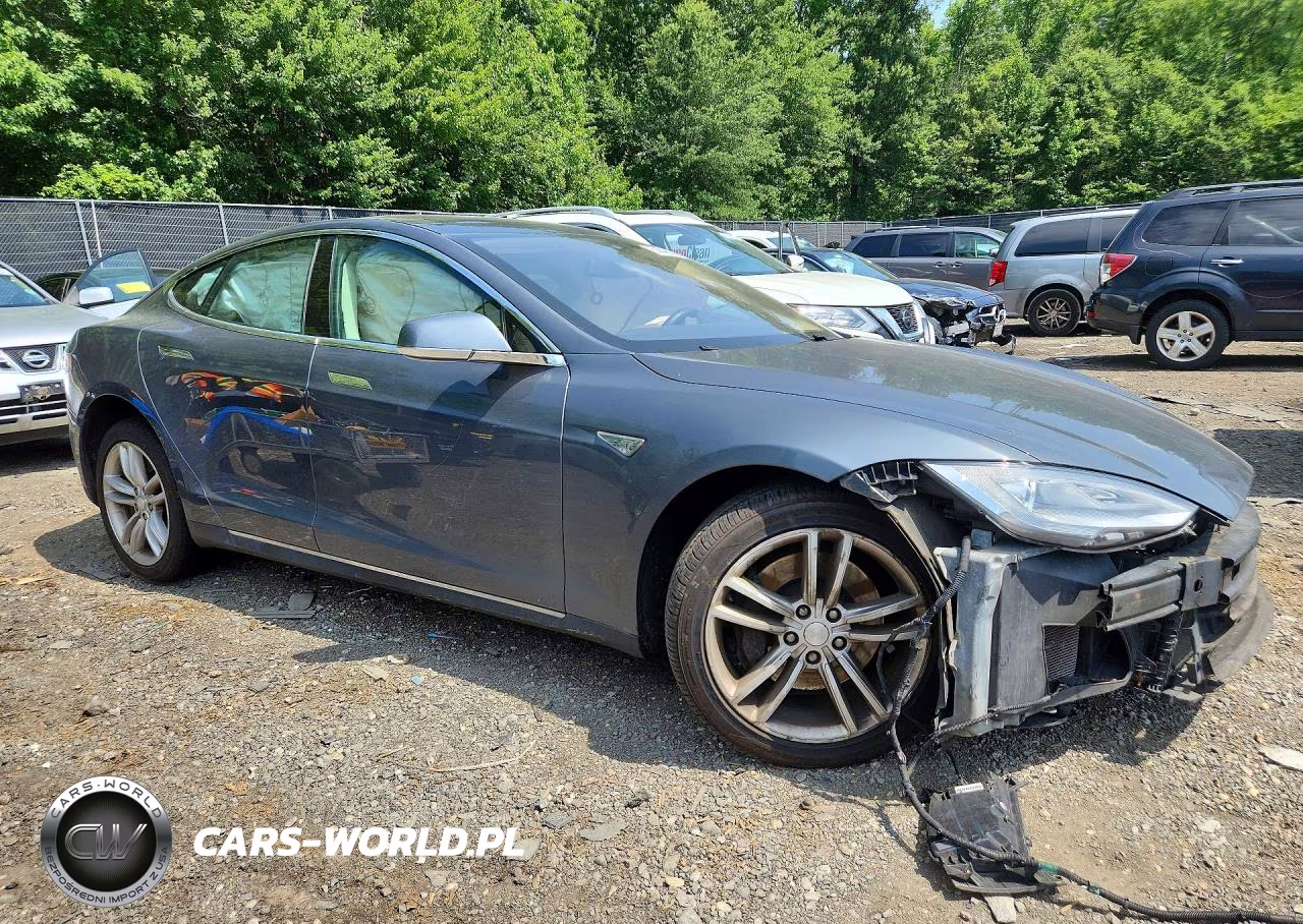 2013 Tesla Model S VIN:5YJSA1DN6DFP12652 - 4