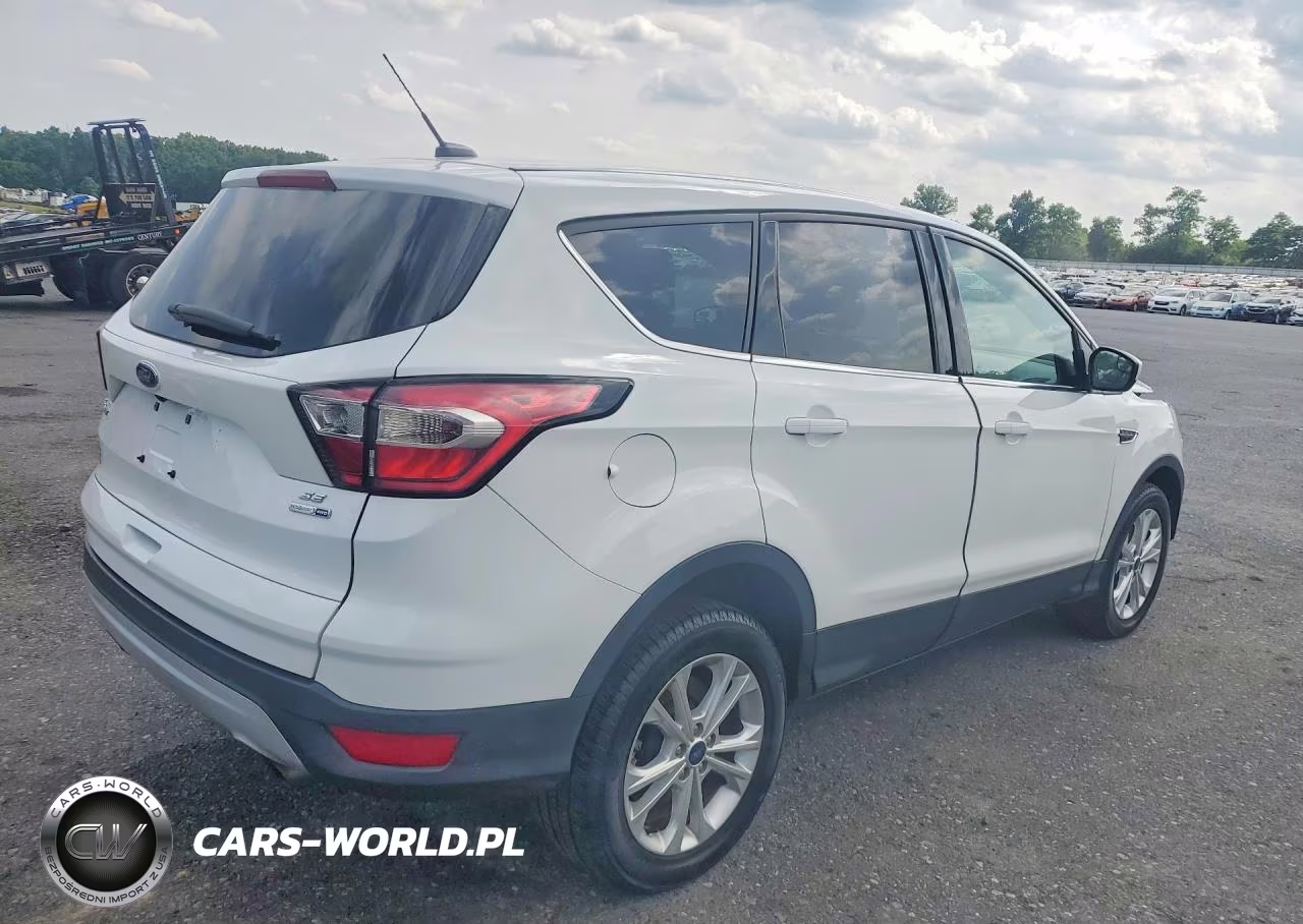 2017 Ford Escape Se VIN:1FMCU9GD3HUD48132 - 3