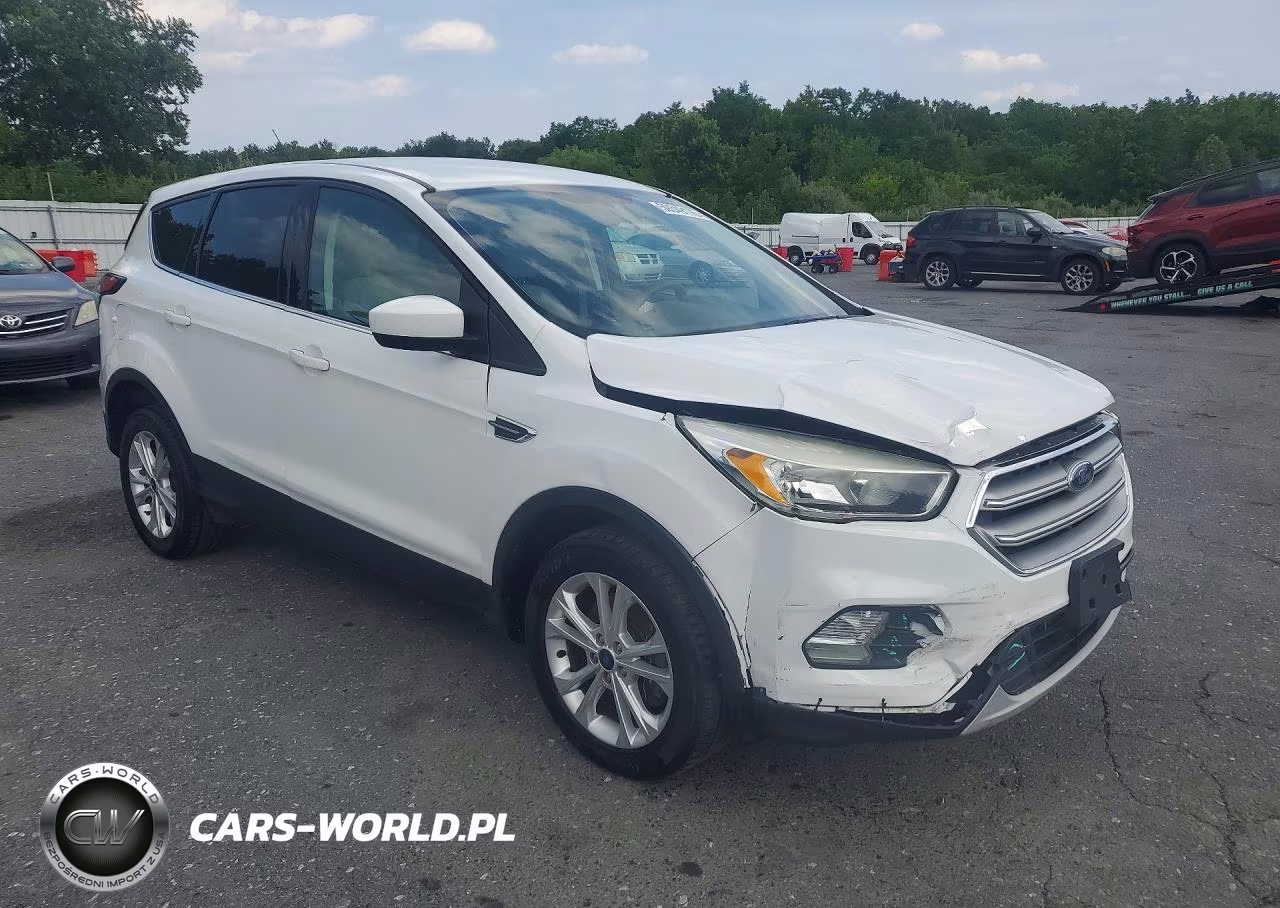 2017 Ford Escape Se VIN:1FMCU9GD3HUD48132 - 4