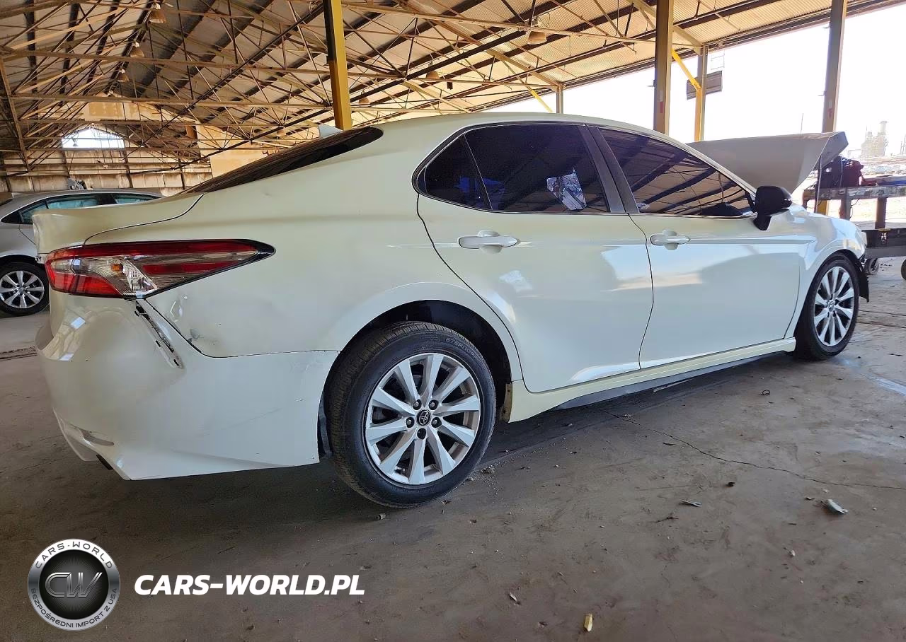 2020 Toyota Camry Le VIN:4T1C11AKXLU345741 - 3