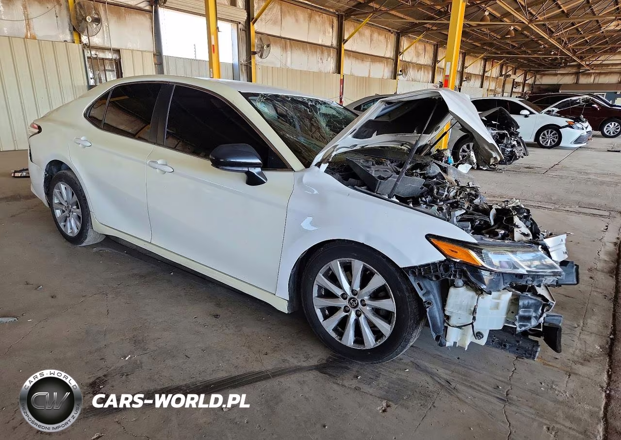 2020 Toyota Camry Le VIN:4T1C11AKXLU345741 - 4
