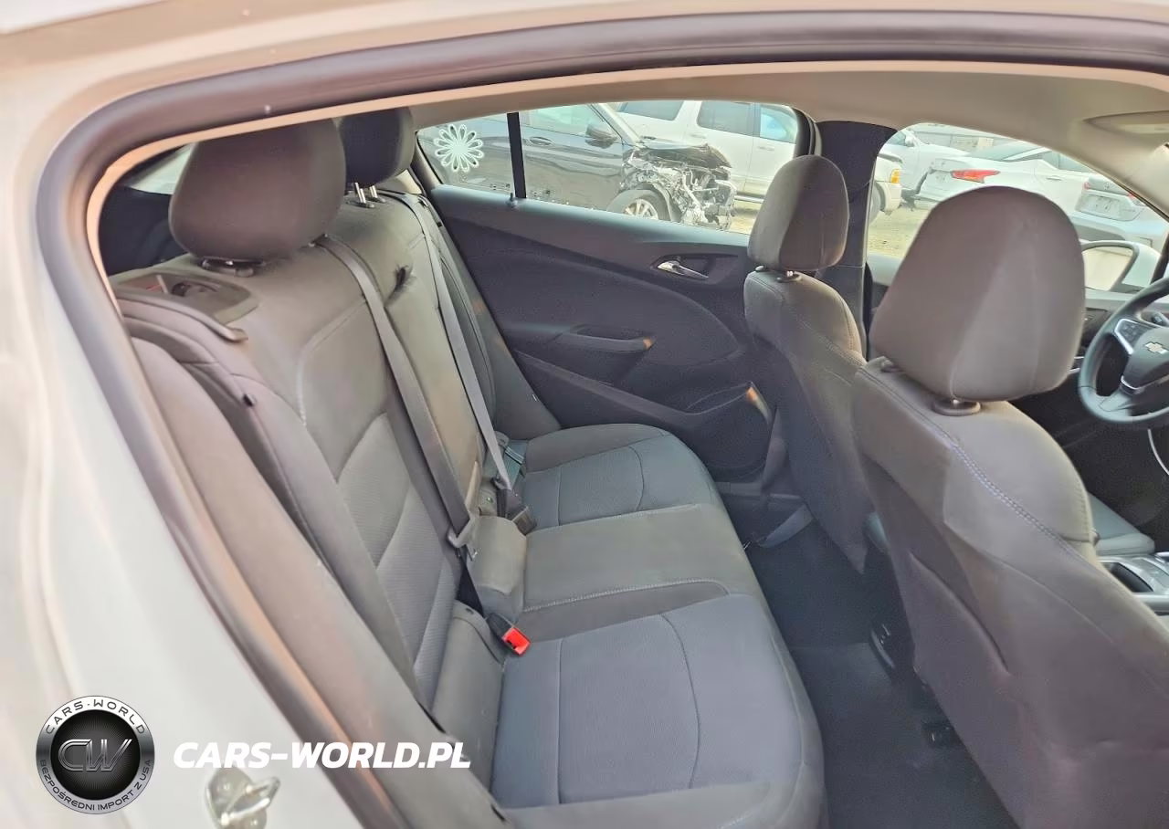 2018 Chevrolet Cruze Lt VIN:3G1BE6SM7JS636270 - 10