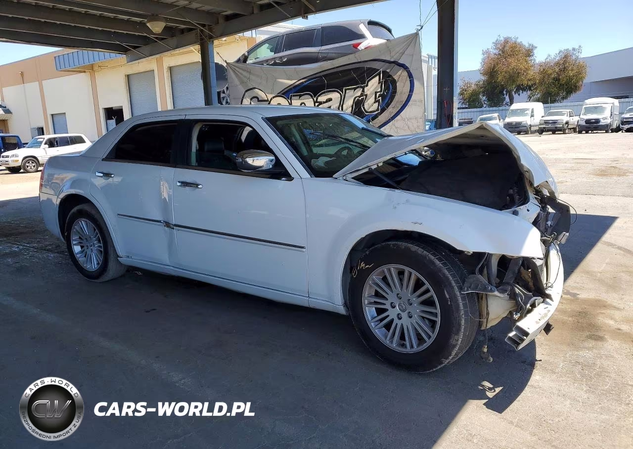 2010 Chrysler 300 Touring VIN:2C3CA5CVXAH293941 - 4