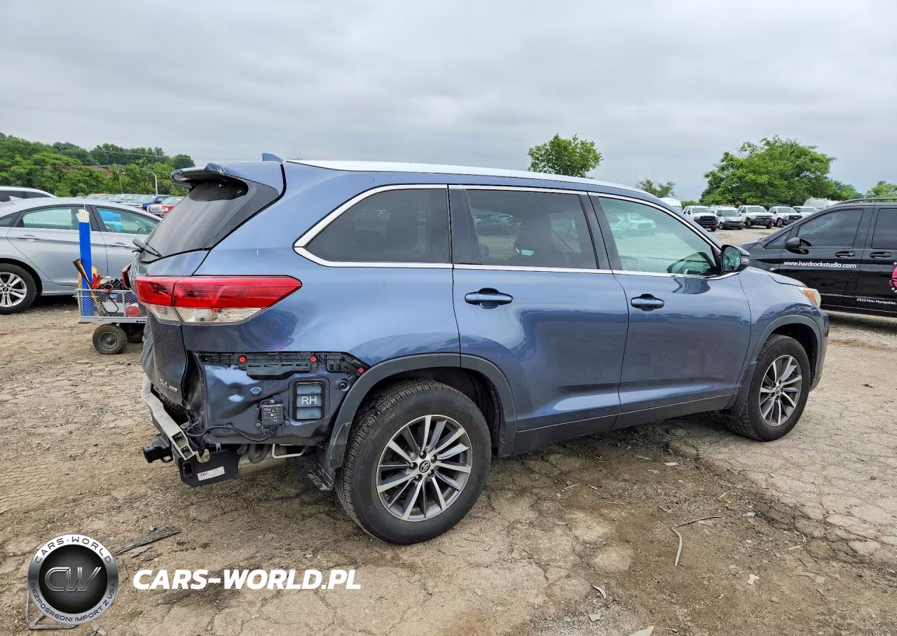 2019 Toyota Highlander Xle VIN:5TDJZRFH4KS989853 - 3