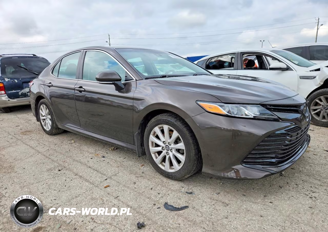 2019 Toyota Camry Le VIN:4T1B11HK3KU284541 - 4