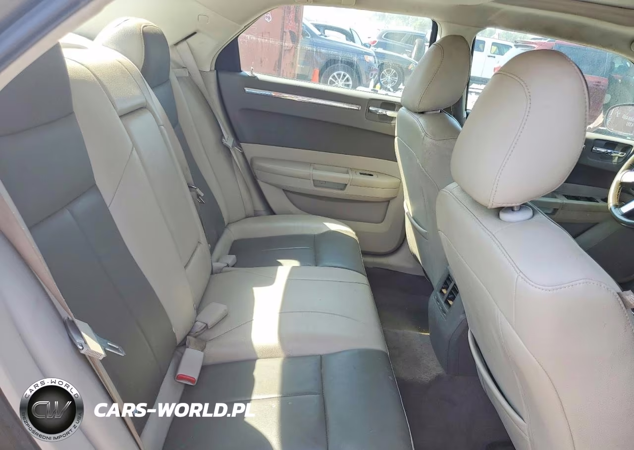 2008 Chrysler 300 Touring VIN:2C3LA53G88H223012 - 10