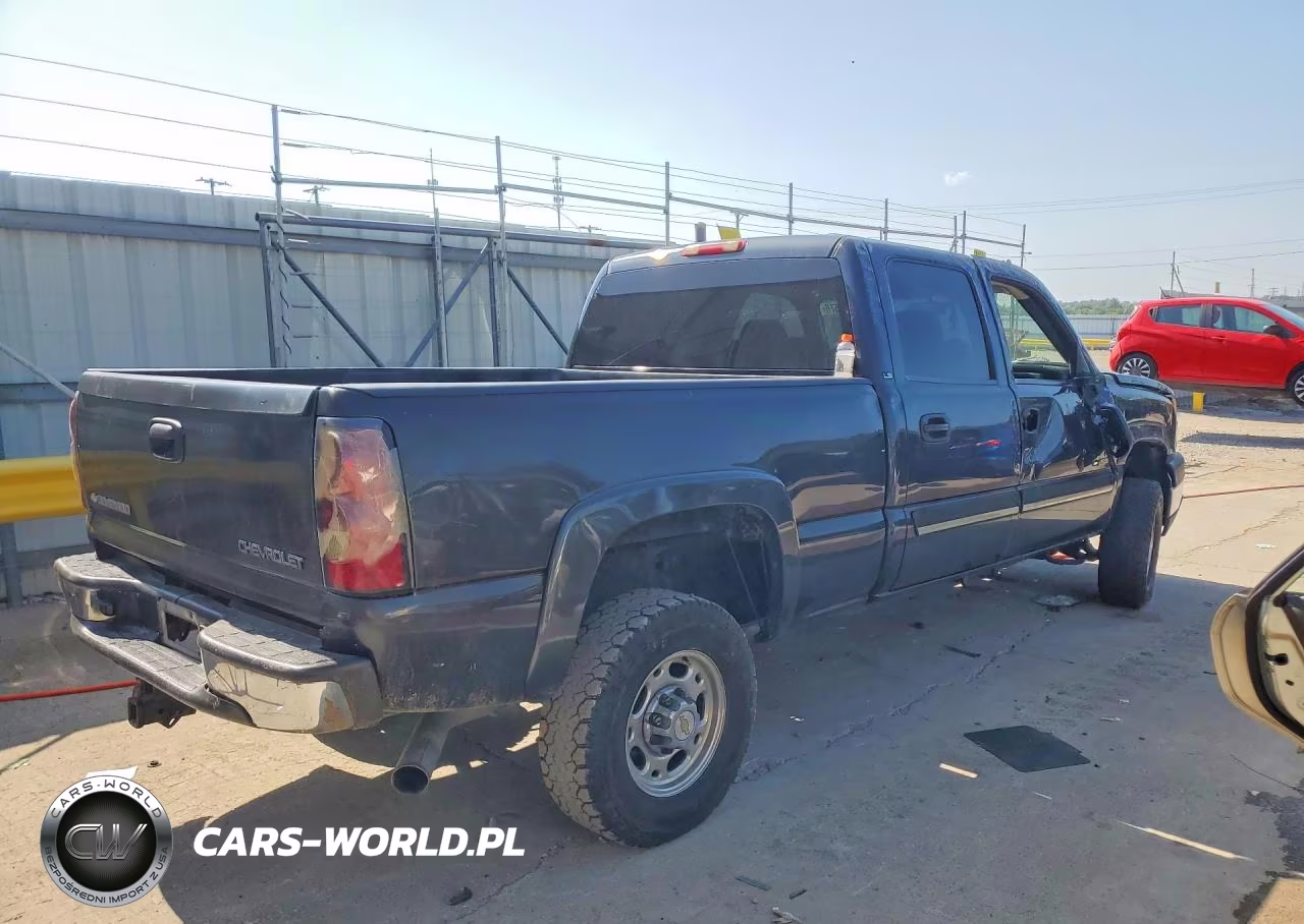 2005 Chevrolet Silverado C2500 Heavy Duty VIN:1GCHC23245F865108 - 3