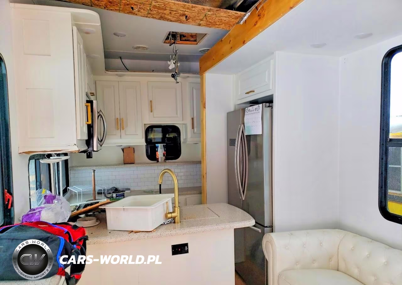 2018 Heartland Cyclone Camper VIN:5SFCG443XJE354520 - 5