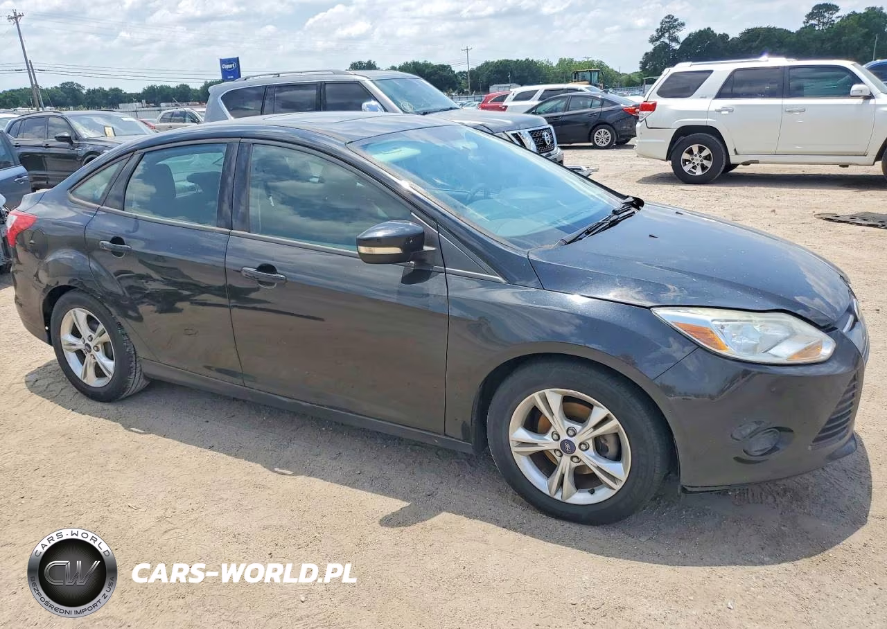 2014 Ford Focus Se VIN:1FADP3F23EL163762 - 4