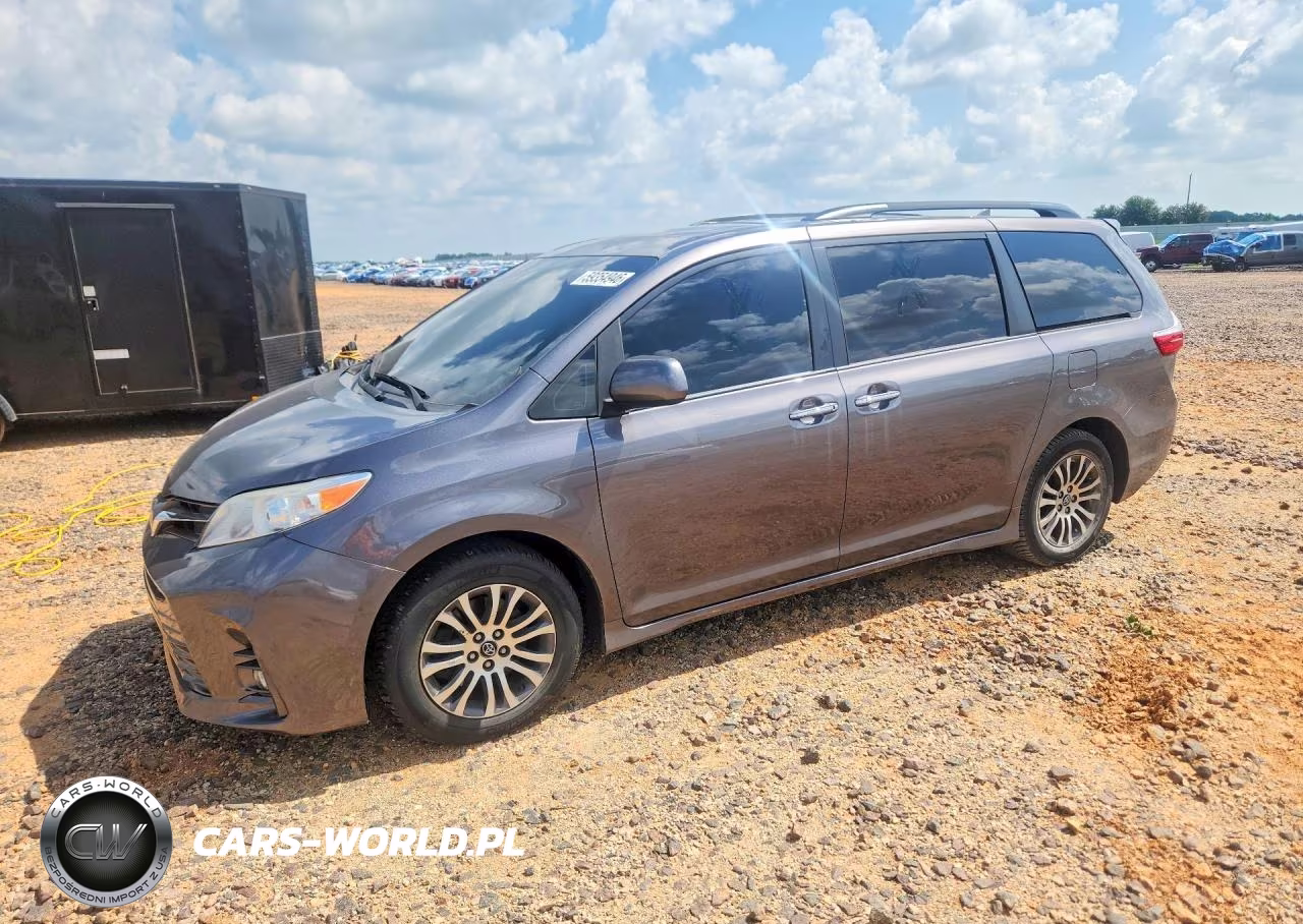 2018 Toyota Sienna Xle 8-Passenger – zdjęcie 1 z 13