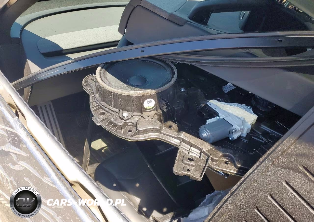 2026 Tesla Model Y VIN:7SAYGDEE8TF597126 - 8