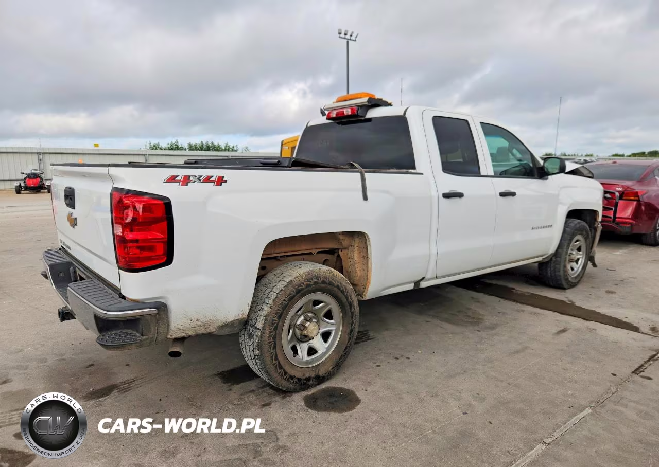 2018 Chevrolet Silverado K1500 VIN:1GCVKNEC6JZ132807 - 3