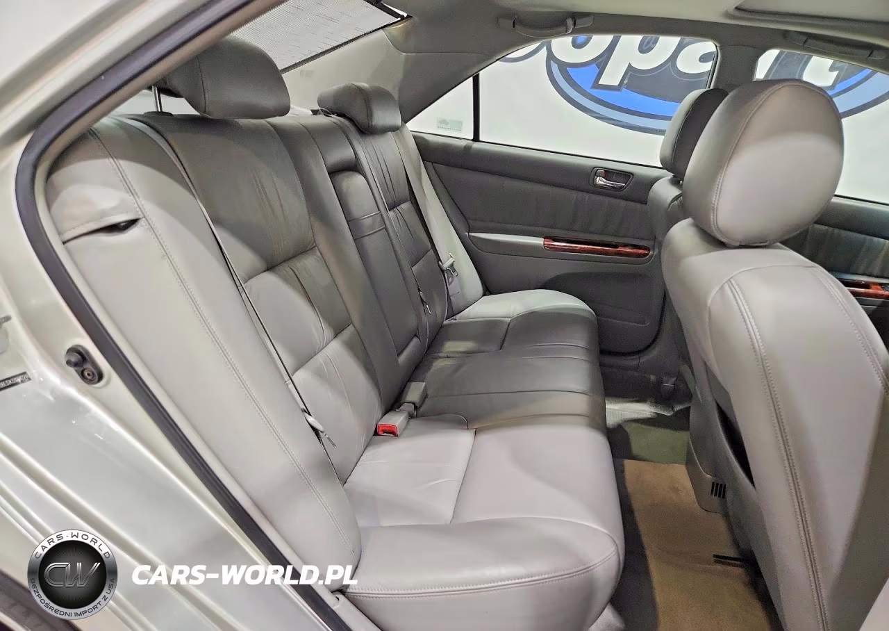 2003 Toyota Camry Le VIN:JTDBE32K330242246 - 10