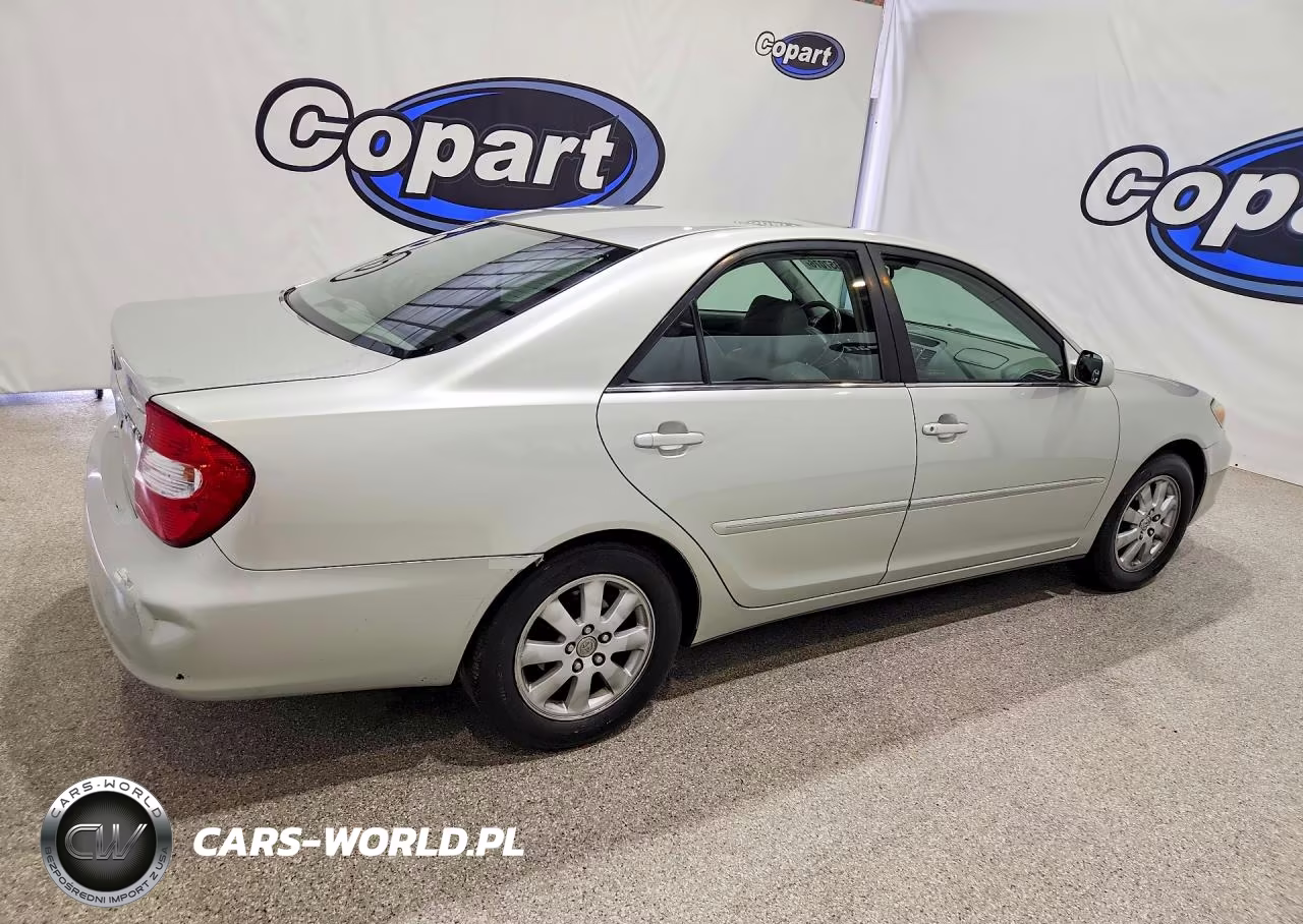 2003 Toyota Camry Le VIN:JTDBE32K330242246 - 3