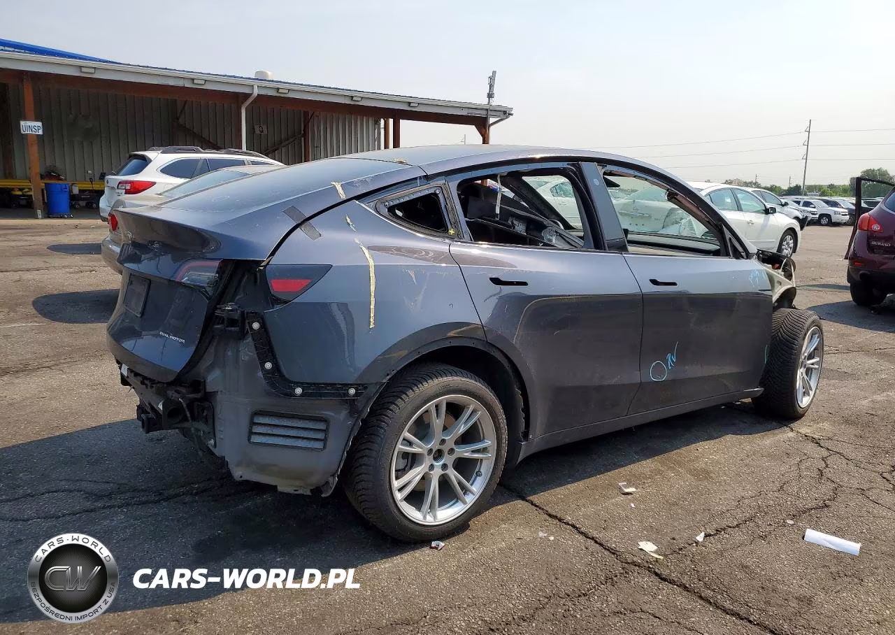 2023 Tesla Model Y VIN:7SAYGDEF4PA049300 - 3