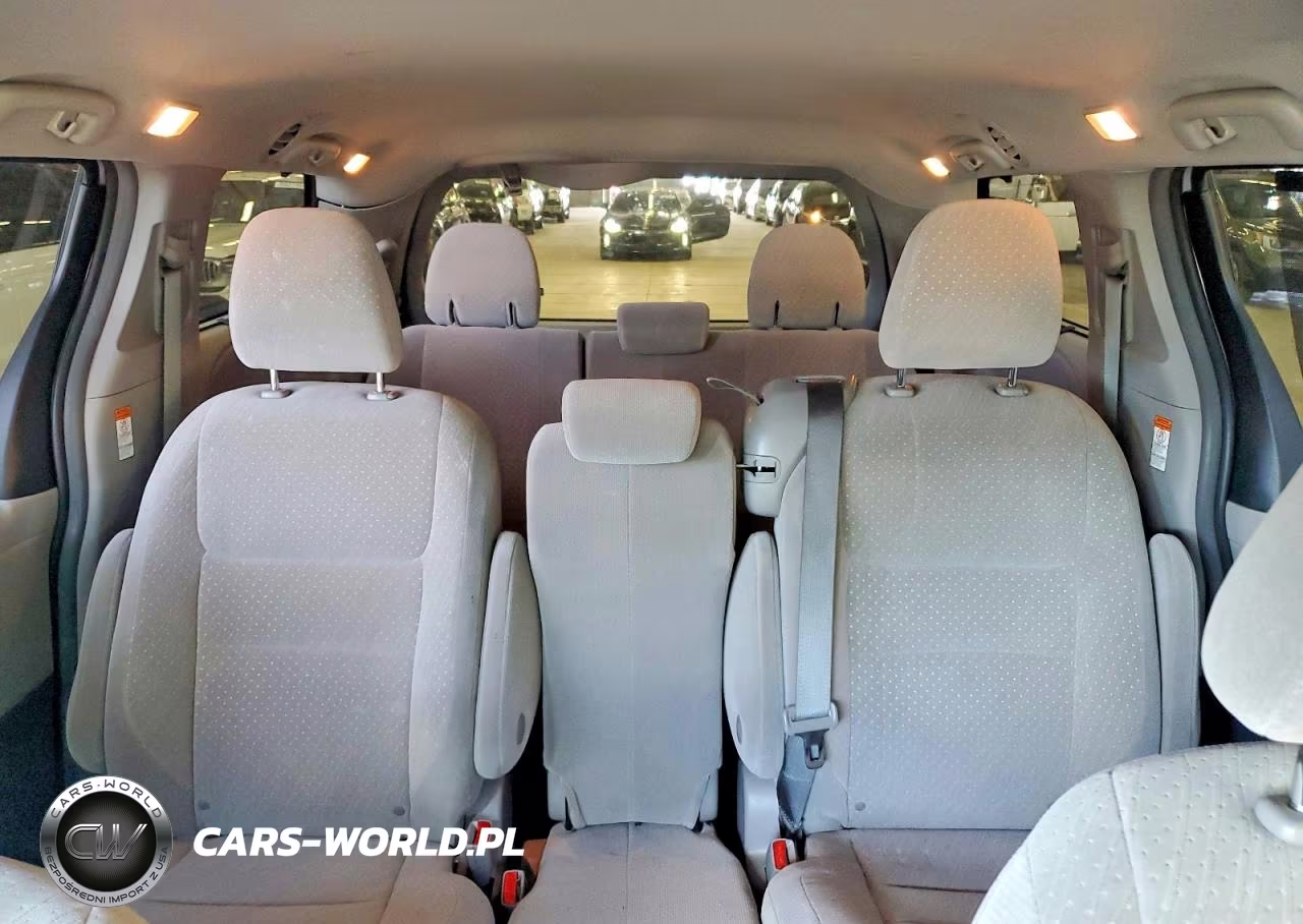 2018 Toyota Sienna Le VIN:5TDKZ3DCXJS921127 - 10