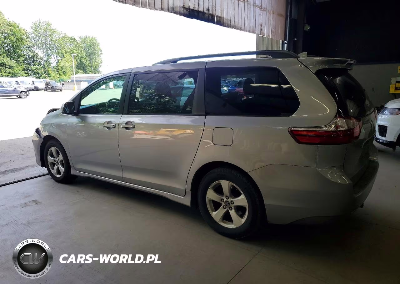 2018 Toyota Sienna Le VIN:5TDKZ3DCXJS921127 - 2