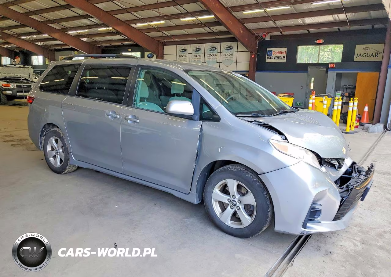 2018 Toyota Sienna Le VIN:5TDKZ3DCXJS921127 - 4