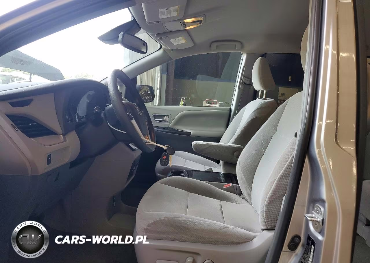 2018 Toyota Sienna Le VIN:5TDKZ3DCXJS921127 - 7