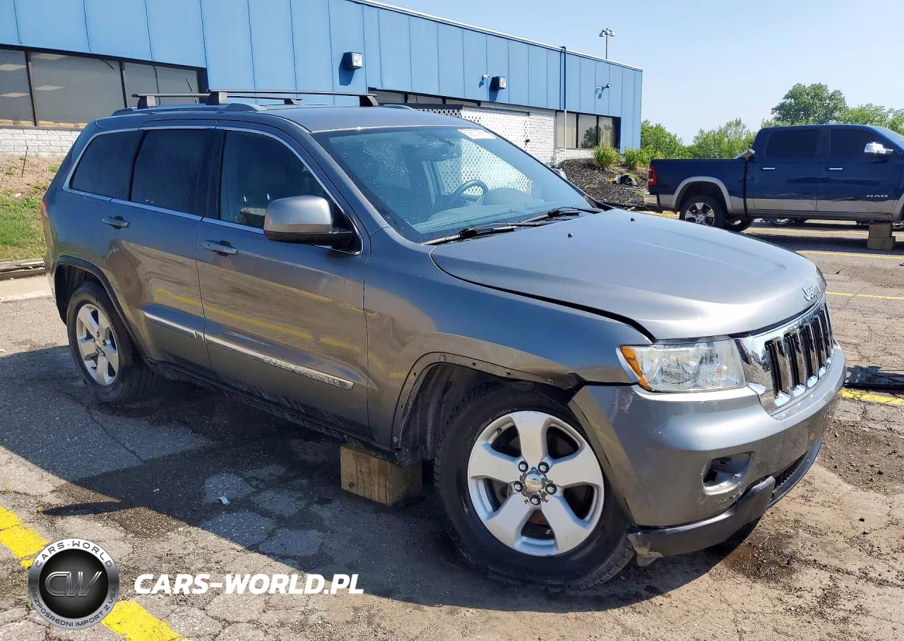 2011 Jeep Grand Cherokee Laredo VIN:1J4RR4GG5BC688189 - 4