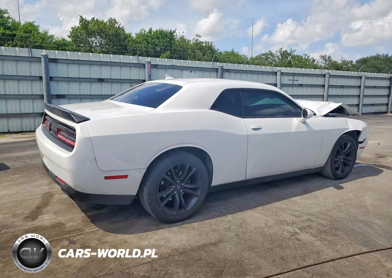 2018 Dodge Challenger Sxt VIN:2C3CDZAG1JH112390 - 3