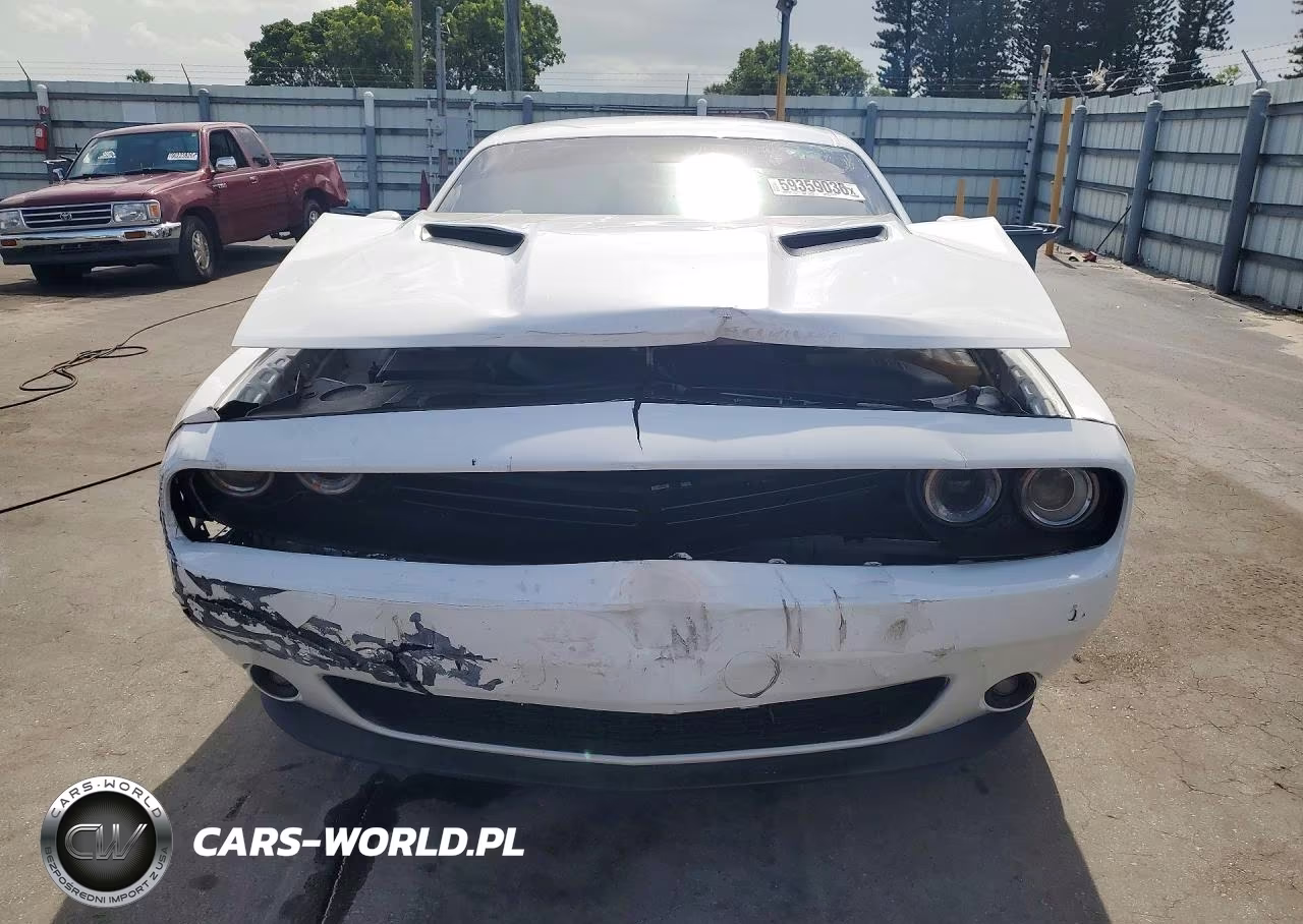2018 Dodge Challenger Sxt VIN:2C3CDZAG1JH112390 - 5