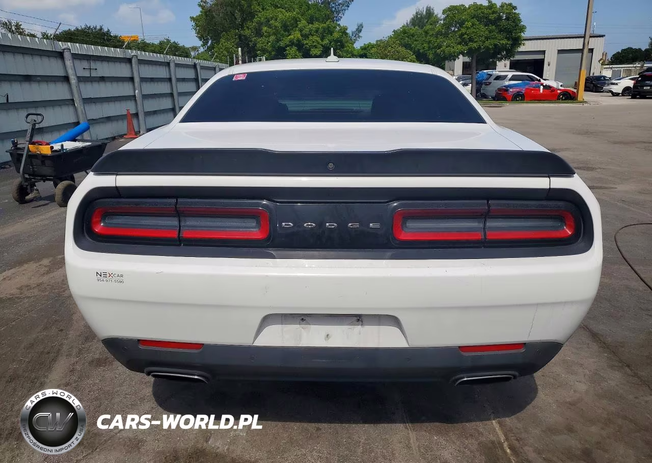 2018 Dodge Challenger Sxt VIN:2C3CDZAG1JH112390 - 6