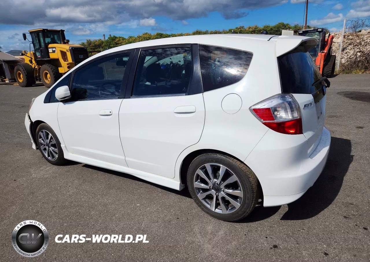 2013 Honda Fit Sport VIN:JHMGE8H55DC049843 - 2