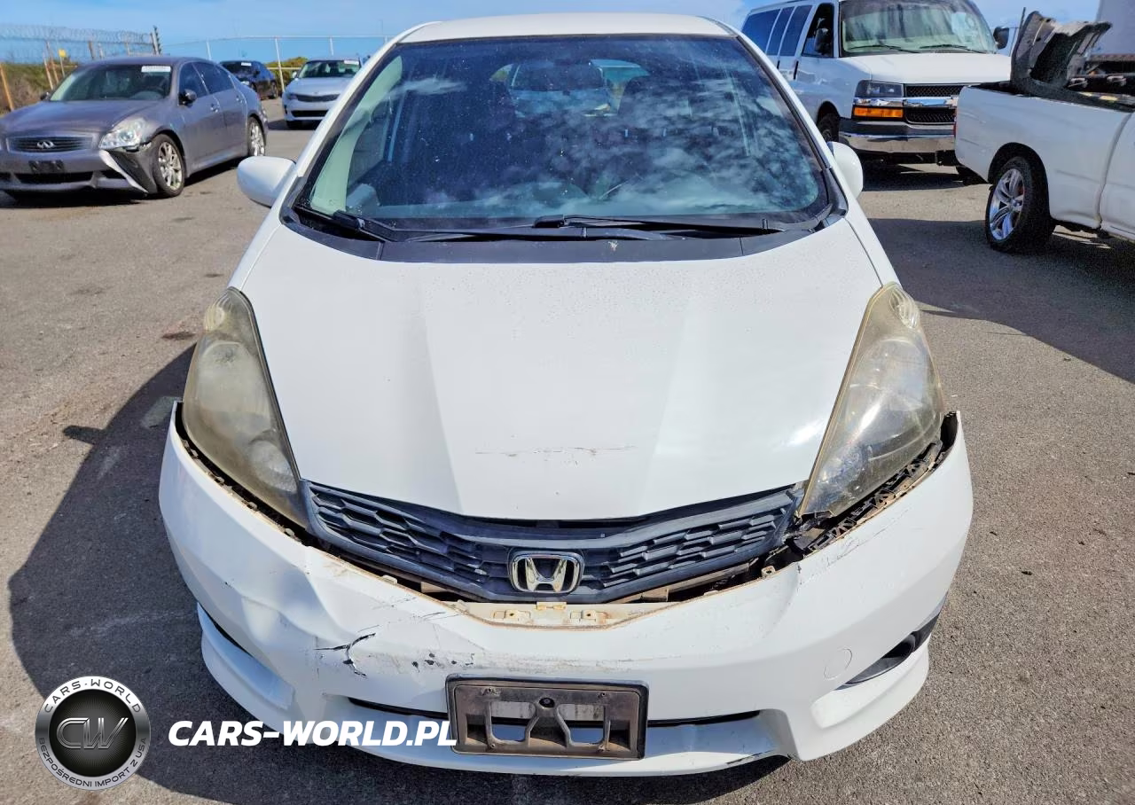 2013 Honda Fit Sport VIN:JHMGE8H55DC049843 - 5