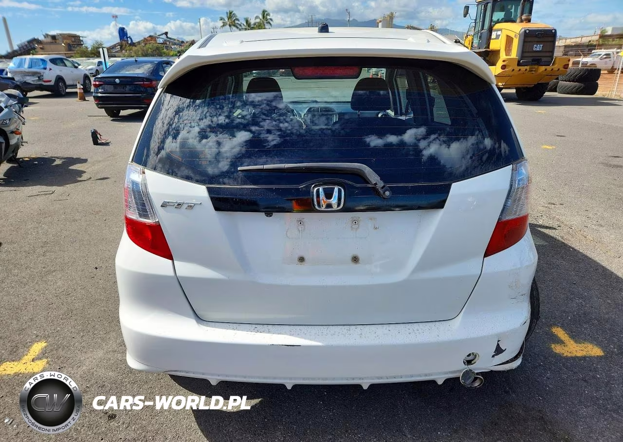 2013 Honda Fit Sport VIN:JHMGE8H55DC049843 - 6