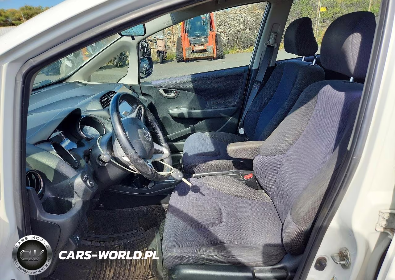 2013 Honda Fit Sport VIN:JHMGE8H55DC049843 - 7