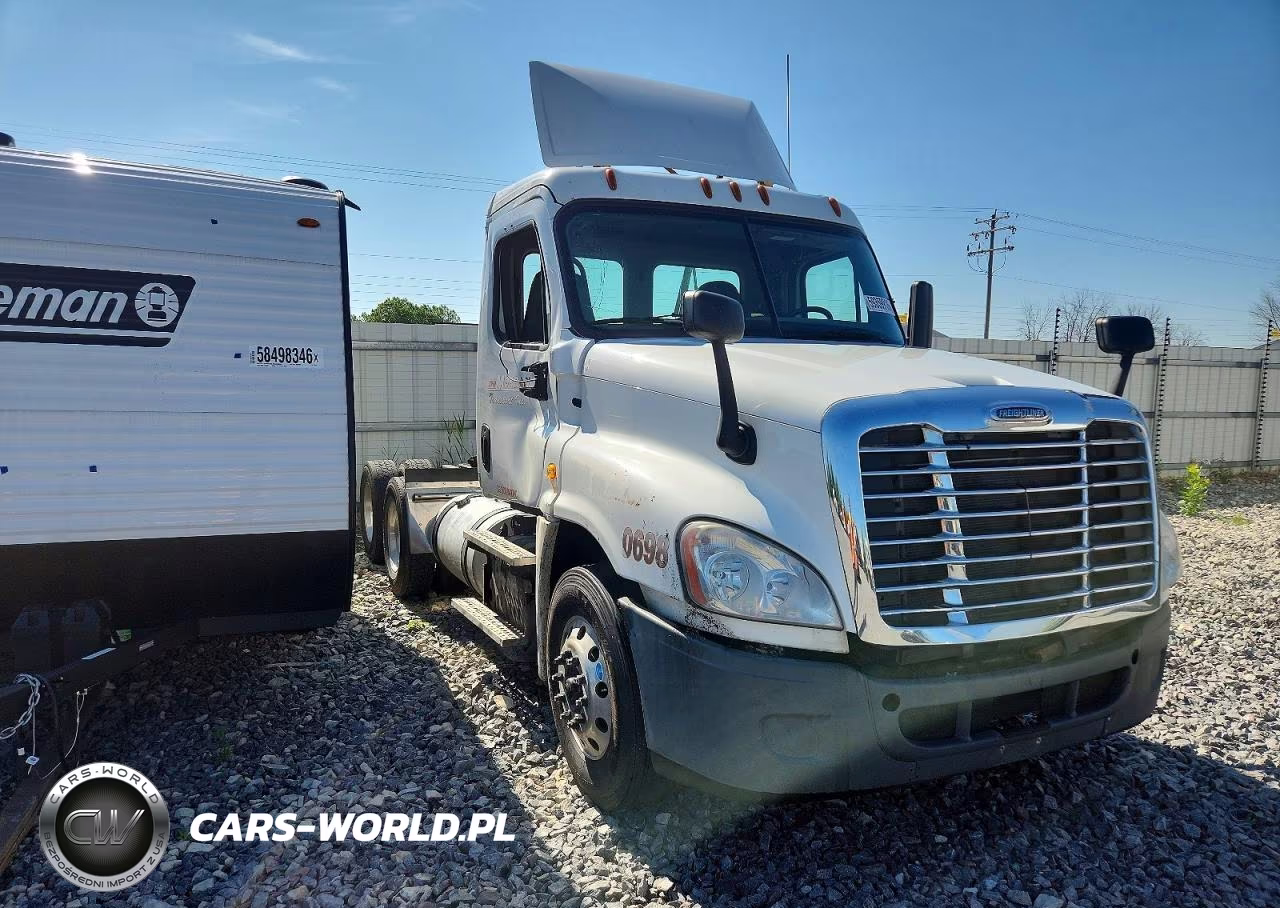 2013 Freightliner Cascadia Semi Truck
