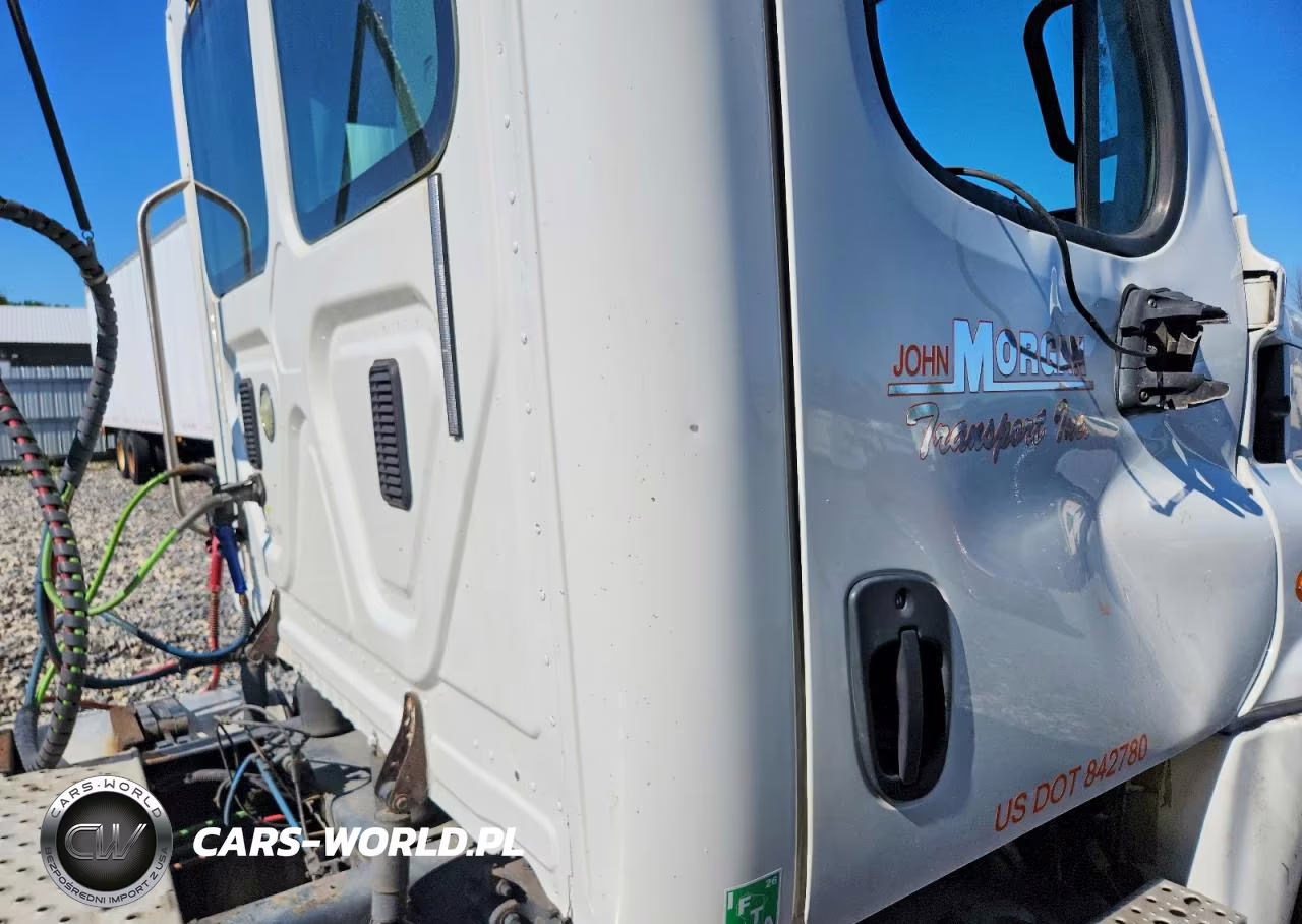 2013 Freightliner Cascadia Semi Truck VIN:3AKJGEDV3DSFK0698 - 6
