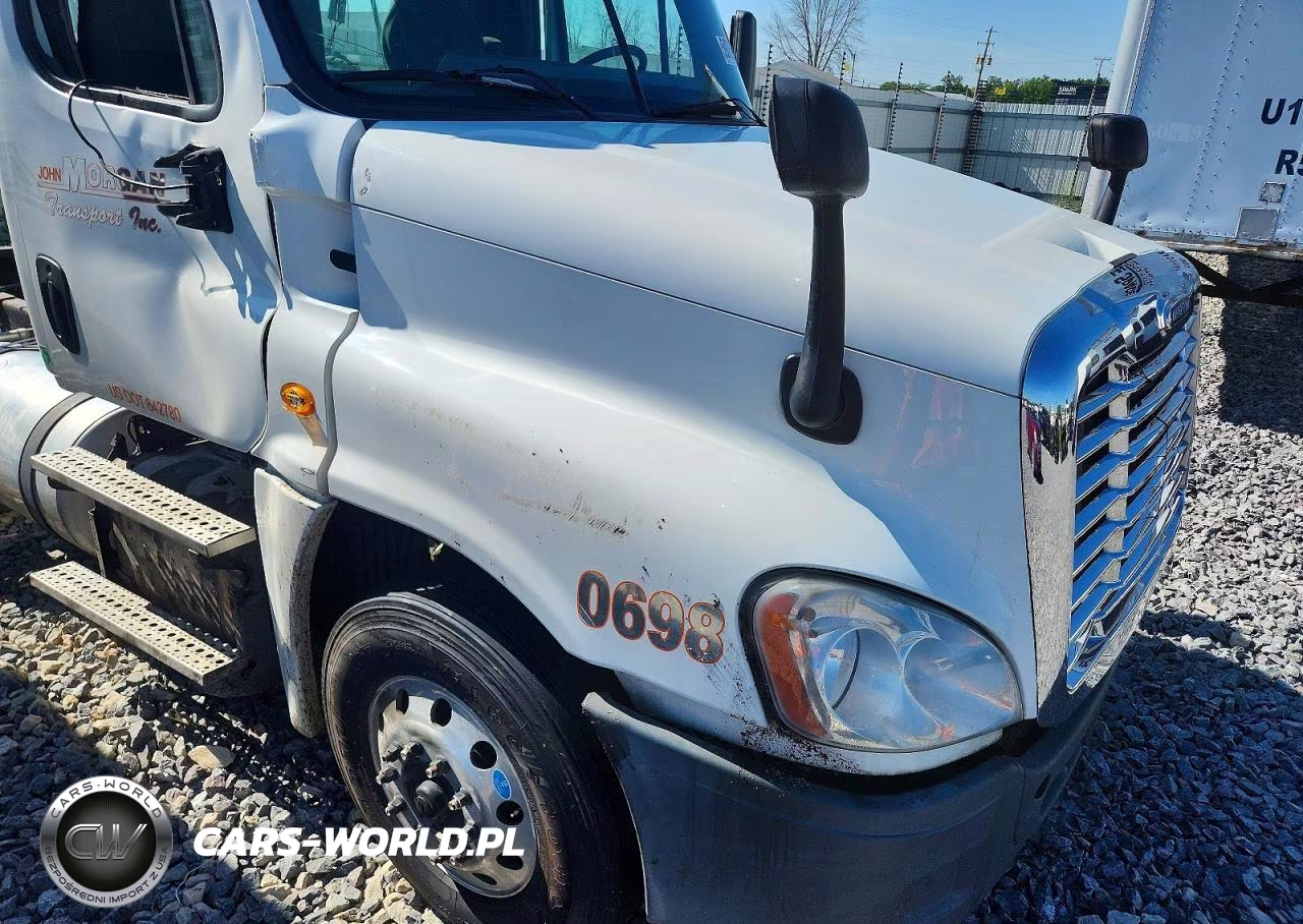 2013 Freightliner Cascadia Semi Truck VIN:3AKJGEDV3DSFK0698 - 7