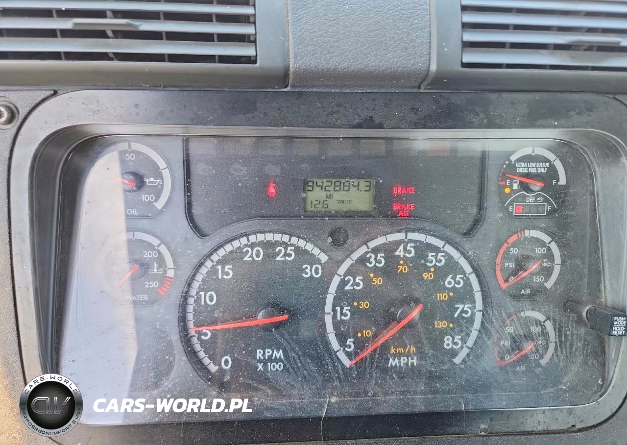 2013 Freightliner Cascadia Semi Truck VIN:3AKJGEDV3DSFK0698 - 8