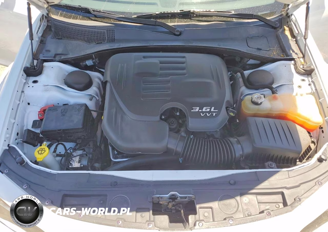 2022 Chrysler 300 Touring L VIN:2C3CCADG3NH123221 - 11