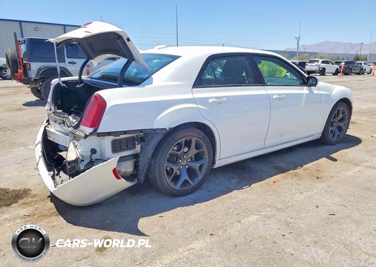2022 Chrysler 300 Touring L VIN:2C3CCADG3NH123221 - 3
