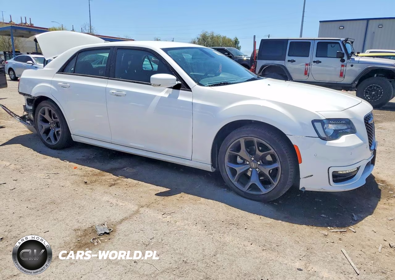 2022 Chrysler 300 Touring L VIN:2C3CCADG3NH123221 - 4