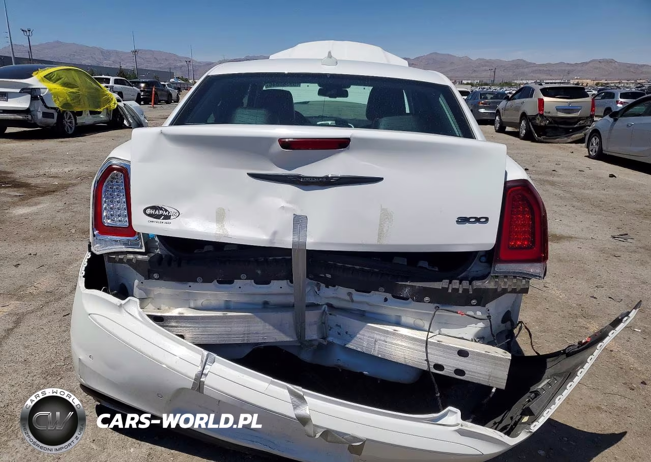 2022 Chrysler 300 Touring L VIN:2C3CCADG3NH123221 - 6