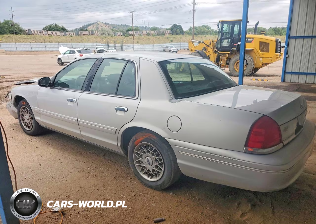 2002 Ford Crown Victoria VIN:2FAFP73W92X152237 - 2