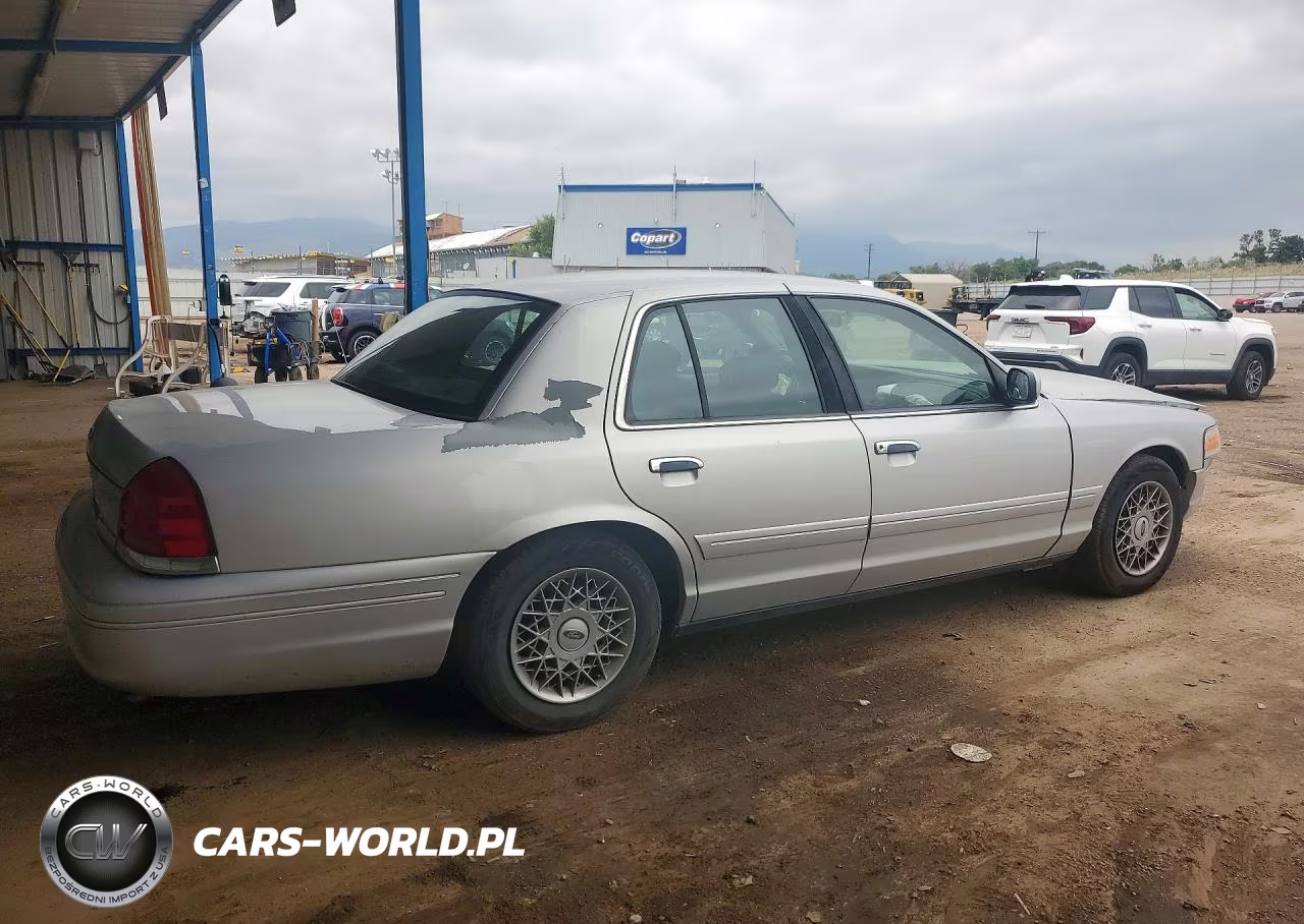 2002 Ford Crown Victoria VIN:2FAFP73W92X152237 - 3