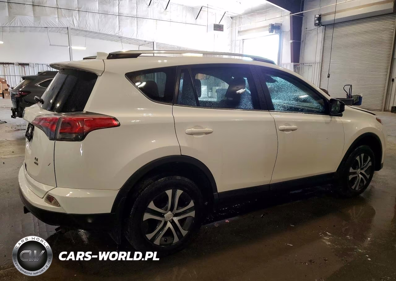 2018 Toyota Rav4 Le VIN:JTMBFREV6JJ186834 - 3