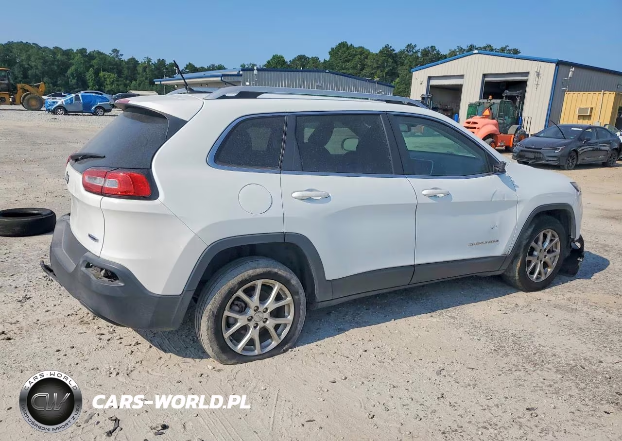 2014 Jeep Cherokee Latitude VIN:1C4PJLCB2EW181455 - 3