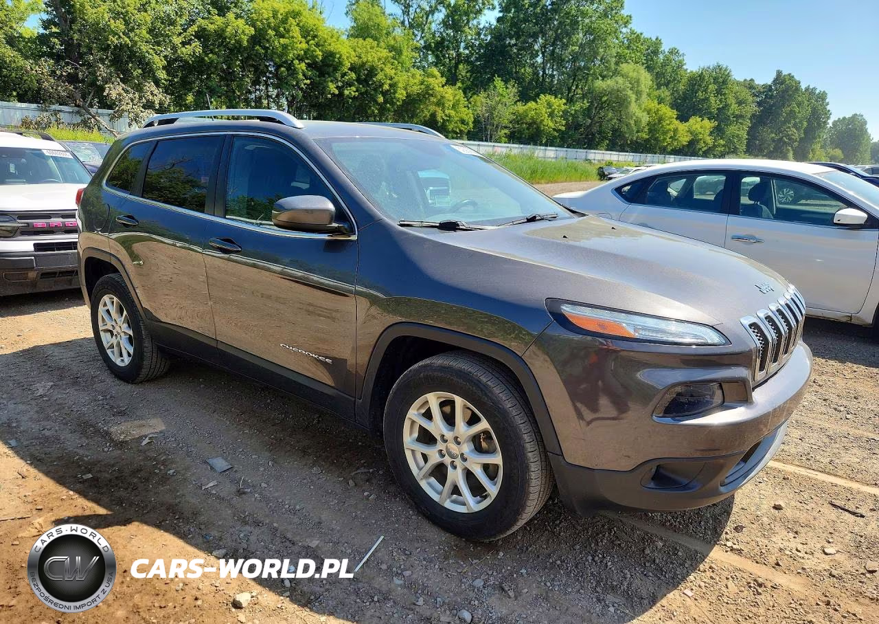 2017 Jeep Cherokee Latitude VIN:1C4PJMCS8HW504451 - 4
