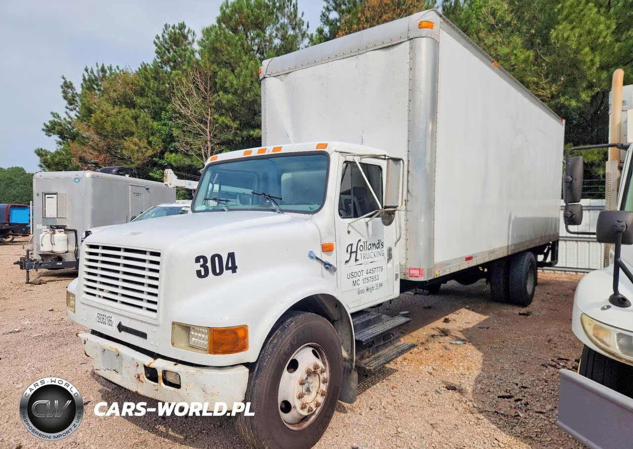 2000 International 4700 Box Truck