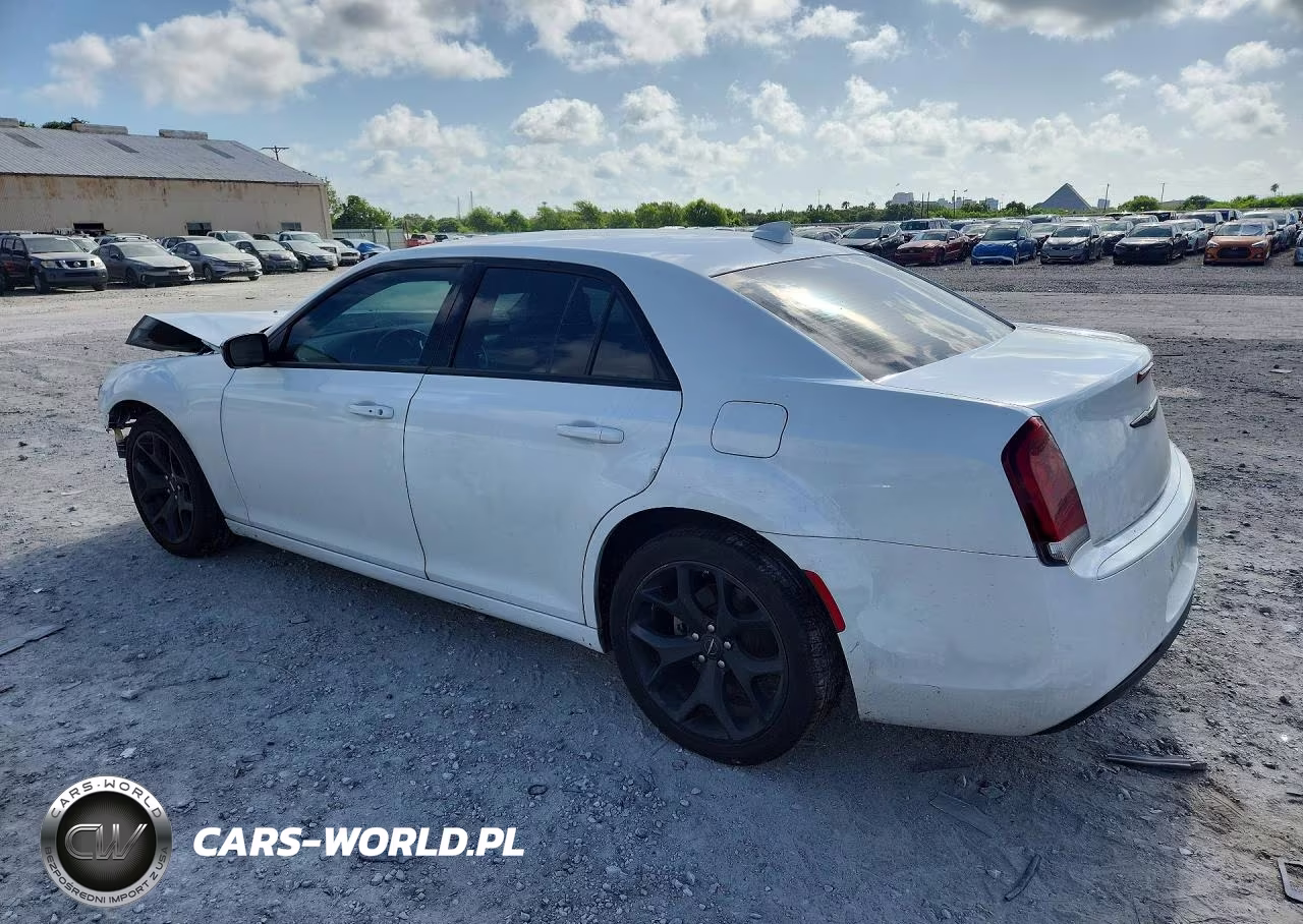 2023 Chrysler 300 Touring VIN:2C3CCAAG1PH556253 - 2