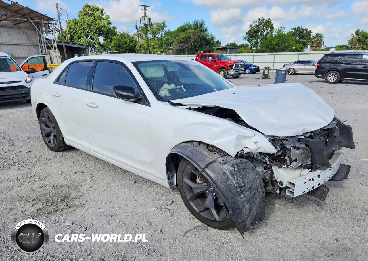 2023 Chrysler 300 Touring VIN:2C3CCAAG1PH556253 - 4